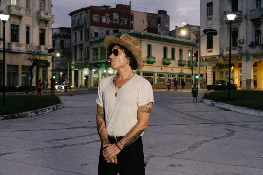 ENRIQUE BUNBURY SERÁ DISTINGUIDO CON EL PREMIO A LA EXCELENCIA MUSICAL EN LA PRÓXIMA EDICIÓN DE LOS LATIN GRAMMY