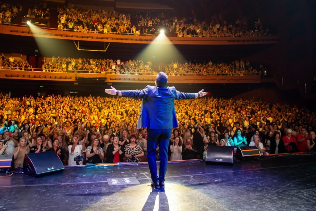JORGE ROJAS Y UN REENCUENTRO INOLVIDABLE: &nbsp;BRILLÓ EN BUENOS AIRES &nbsp;CON DOS NOCHES A SALA LLENA EN EL TEATRO GRAN REX PARA CELEBRAR 20 AÑOS DE SU CARRERA SOLISTA