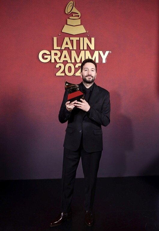 NICO COTTON GANADOR DEL LATIN GRAMMY® 2025 AL PRODUCTOR DEL AÑO