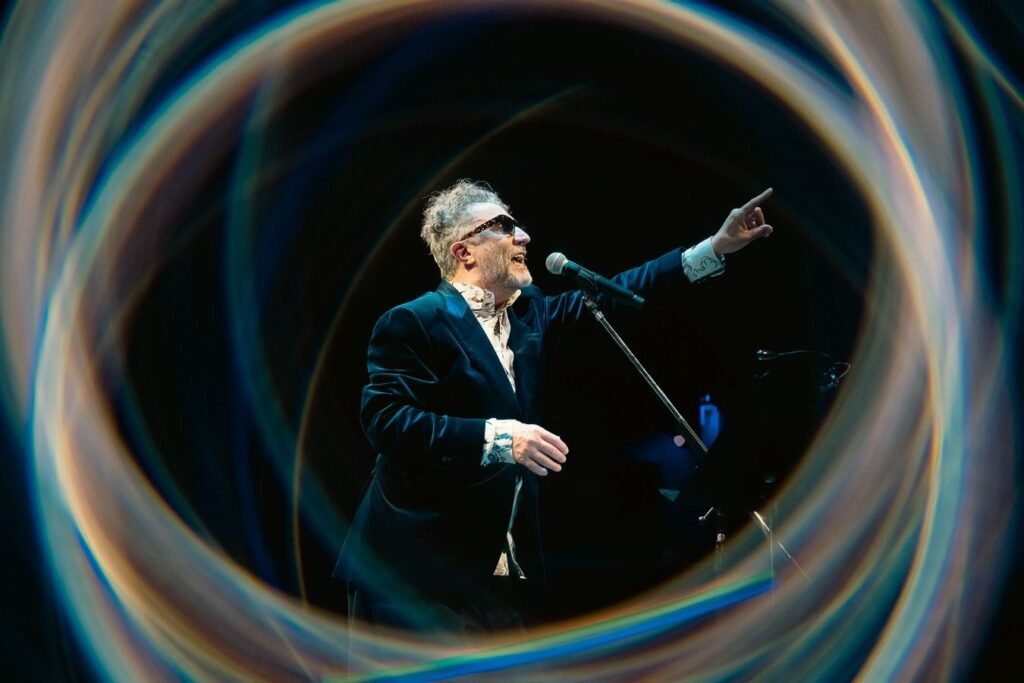 FITO PÁEZ UN HISTÓRICO CIERRE A TEATRO LLENO DE “PAEZ TECKNICOLOR USA ‘25” EN NUEVA YORK